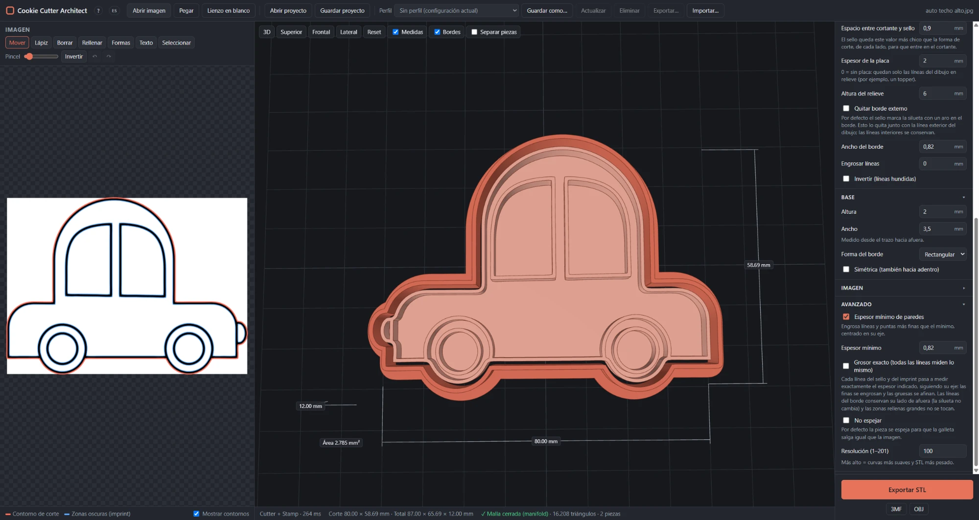 Pantalla de Cookie Cutter Architect: a la izquierda el dibujo de un auto y en la vista 3D su cortante con sello de 80 mm, listo para exportar a STL.